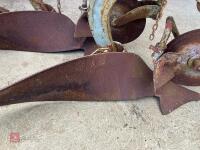2 FURROW MASSEY FERGUSON PLOUGH - 4