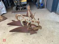2 FURROW MASSEY FERGUSON PLOUGH - 14