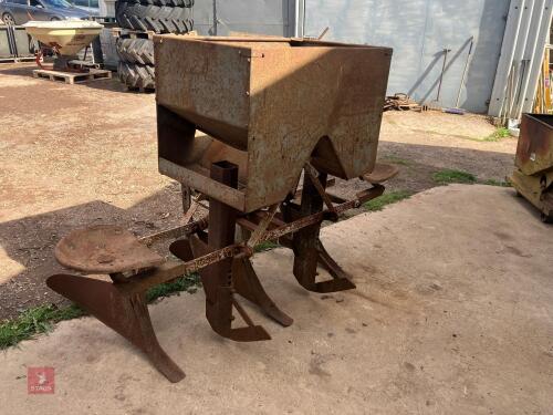 MASSEY FERGUSON POTATO PLANTER