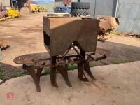 MASSEY FERGUSON POTATO PLANTER - 2