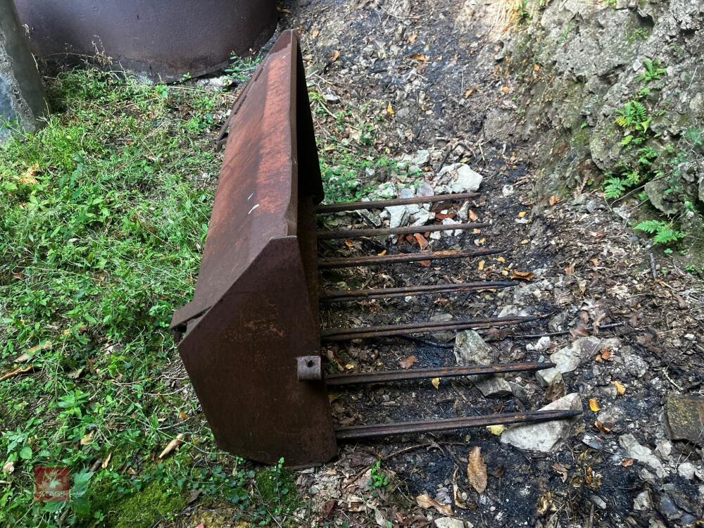 4' DUNG FORK
