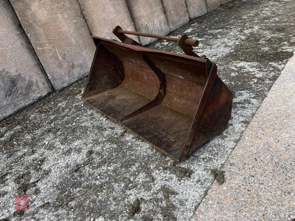 TRACTOR LOADER BUCKET