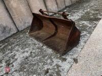 TRACTOR LOADER BUCKET