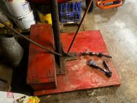 WOLSELEY HAND CRANKED SHEARER UNIT - 31