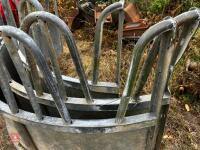 TOMBSTONE ROUND FEEDER - 5
