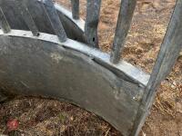 TOMBSTONE ROUND FEEDER - 15