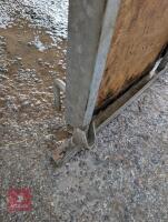 SHEEP GUILLOTINE GATE - 2