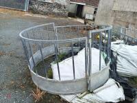 ROUND SHEEP FEEDER