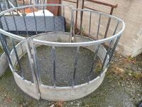 ROUND SHEEP FEEDER