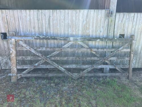 10' WOODEN GATE (A)