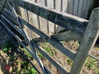 10' WOODEN GATE (B) - 10