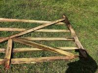 2 WOODEN GATES - 4