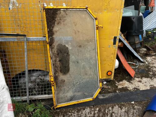 REAR WINDOW FROM MASSEY FERGUSON 50B