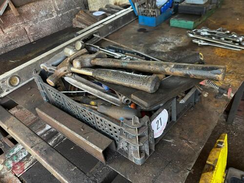 SELECTION OF HAND TOOLS (21)