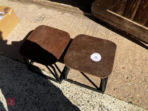 2 SMALL STOOLS/STEPS (11)