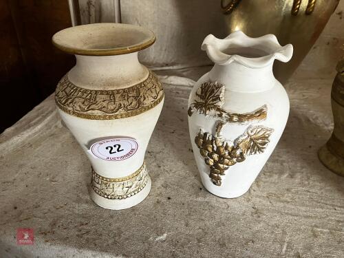 2 FLOWER VASES (22)