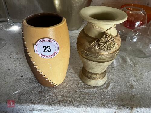 2 FLOWER VASES (23)