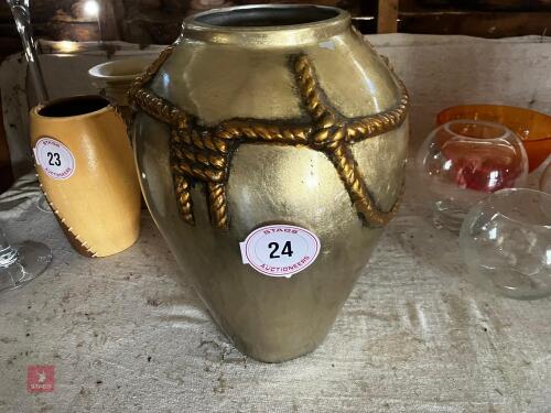 LARGE FLOWER URN (24)