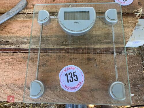 BATHROOM WEIGH SCALES (135)