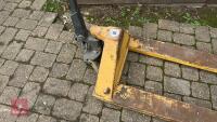 PALLET TRUCKS - 3