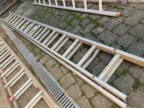 26' DOUBLE EXTENDING LADDER