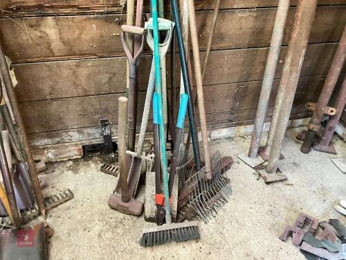 LARGE QTY OF GARDEN TOOLS