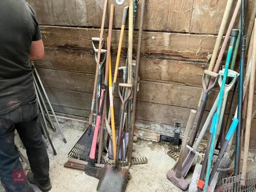 LARGE QTY OF GARDEN TOOLS