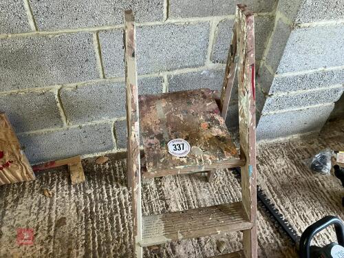 WOODEN STEPS