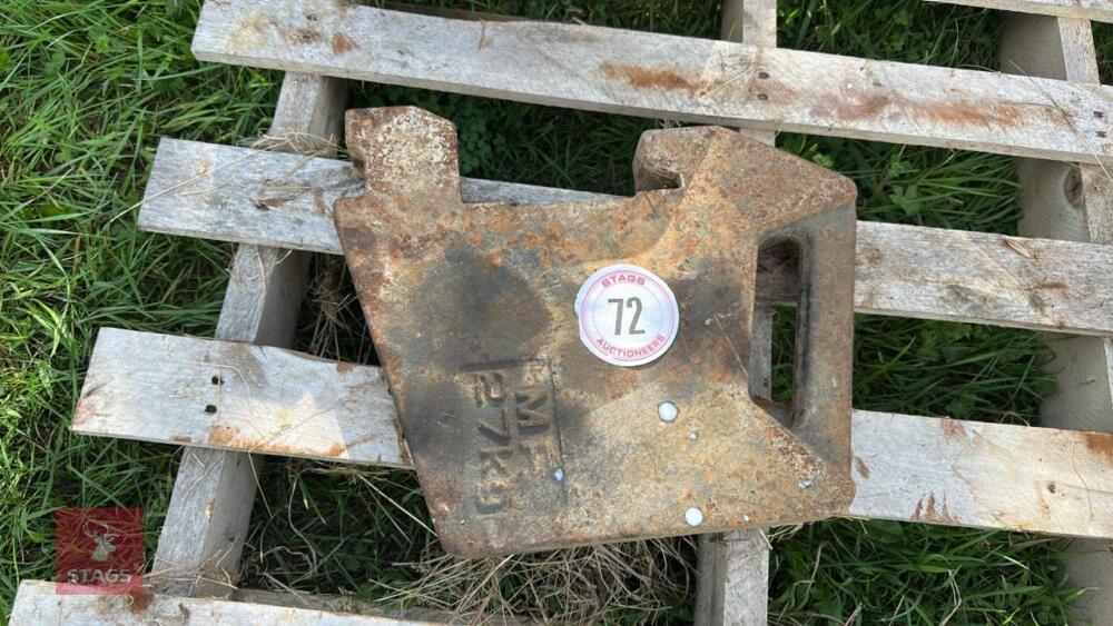 1 MASSEY FERGUSON 27KG FRONT WEIGHT