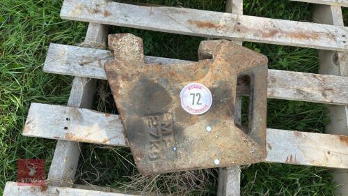 1 MASSEY FERGUSON 27KG FRONT WEIGHT