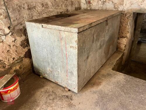 GALVANIWED FEED BIN (B)