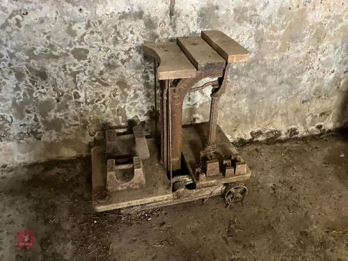 W & T AVERY LTD VINTAGE BARN SCALES