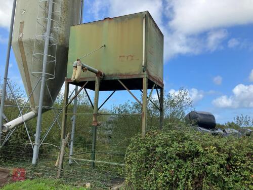 BULK MOLASSES TANK WITH STAND