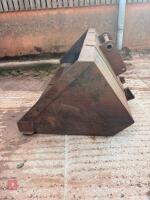 MANITOU HANDLER BUCKET - 2