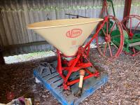 VICON FERTILISER SPREADER MKII