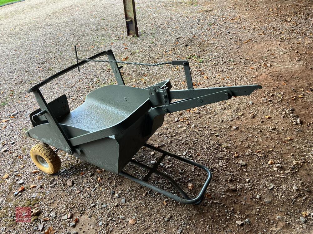 FERGUSON EARTH SCOOP