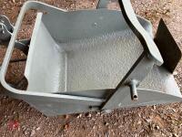 FERGUSON EARTH SCOOP - 4