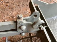 FERGUSON EARTH SCOOP - 7