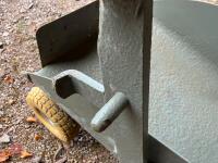 FERGUSON EARTH SCOOP - 12