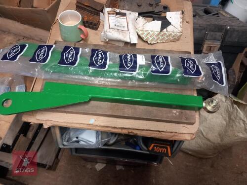 2 X JOHN DEERE PICKUP HITCH RODS