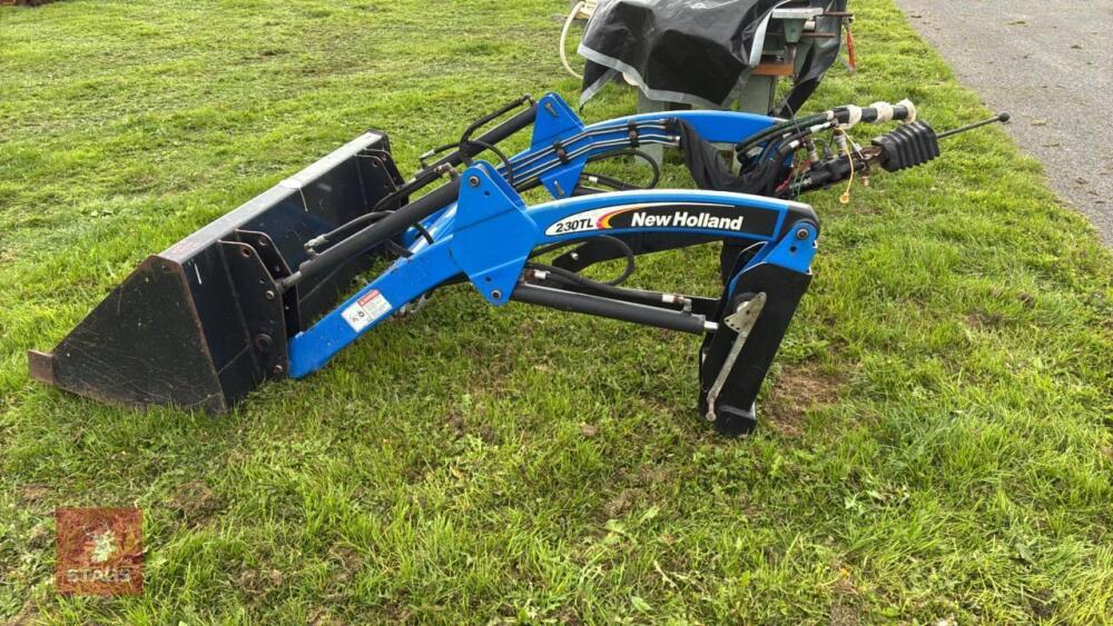 NEW HOLLAND 230TL FRONT LOADER