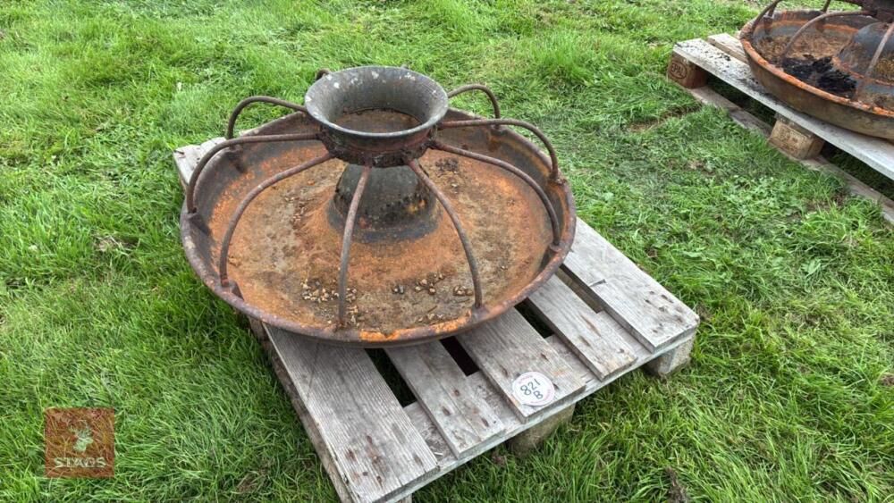 CAST IRON ROUND TROUGH C/W BARS