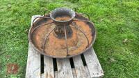 CAST IRON ROUND TROUGH C/W BARS - 4