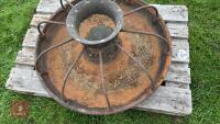 CAST IRON ROUND TROUGH C/W BARS - 8