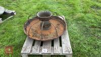 CAST IRON ROUND TROUGH C/W BARS - 9