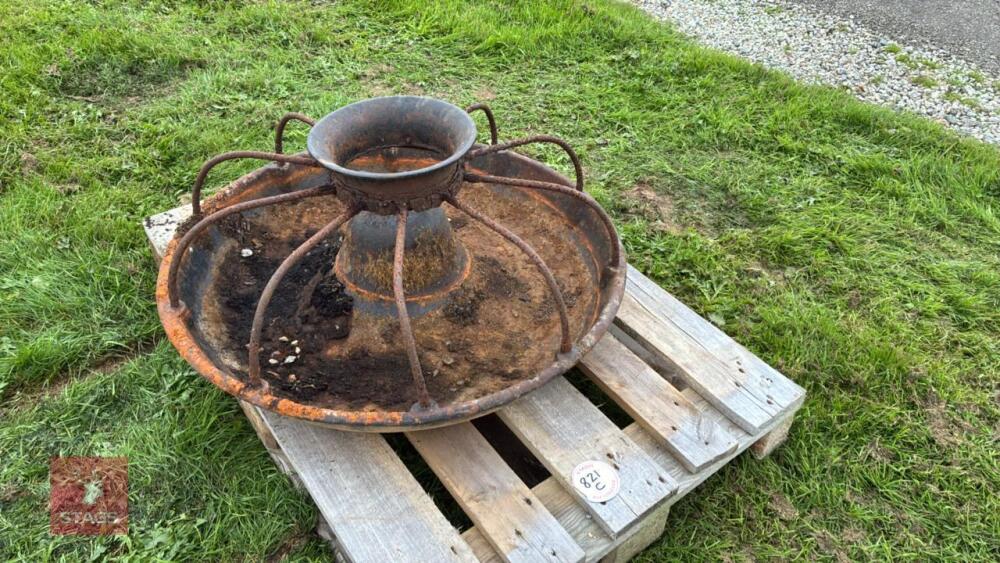 CAST IRON ROUND TROUGH C/W BARS