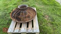 CAST IRON ROUND TROUGH C/W BARS - 2