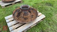 CAST IRON ROUND TROUGH C/W BARS - 3