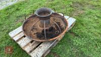 CAST IRON ROUND TROUGH C/W BARS - 6