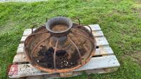 CAST IRON ROUND TROUGH C/W BARS - 7
